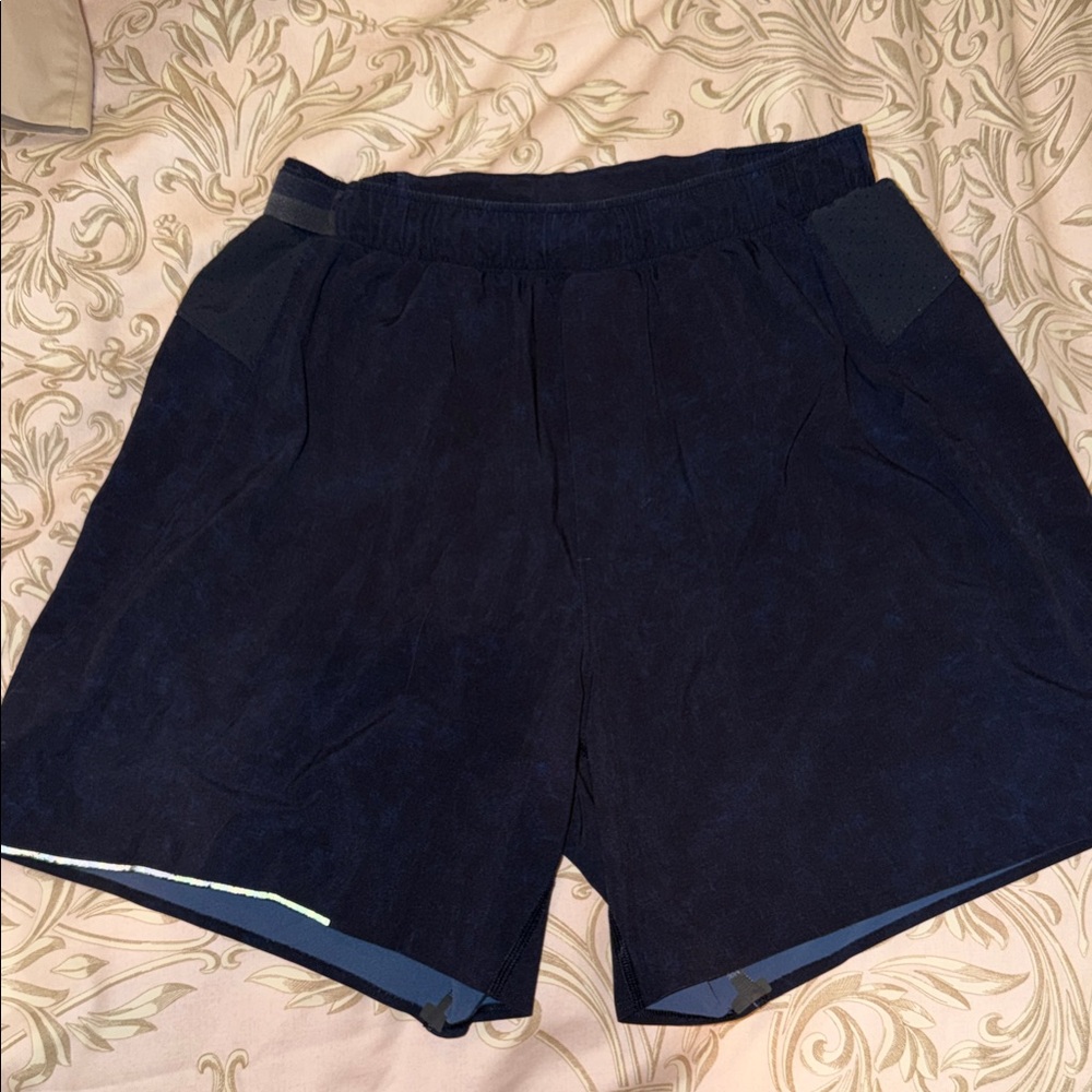 Lululemon lined 5 inch shorts. Men's Navy Blue Shorts. Size Medium.